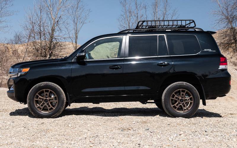 Comparison - Toyota Highlander Platinum 2020 - vs - Toyota Land Cruiser ...